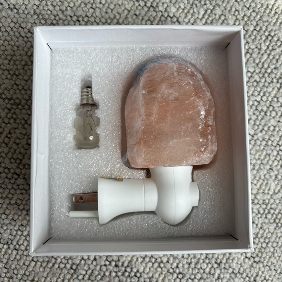 HIMALAYAN SALT NIGHT LIGHT - Picture 3 of 5